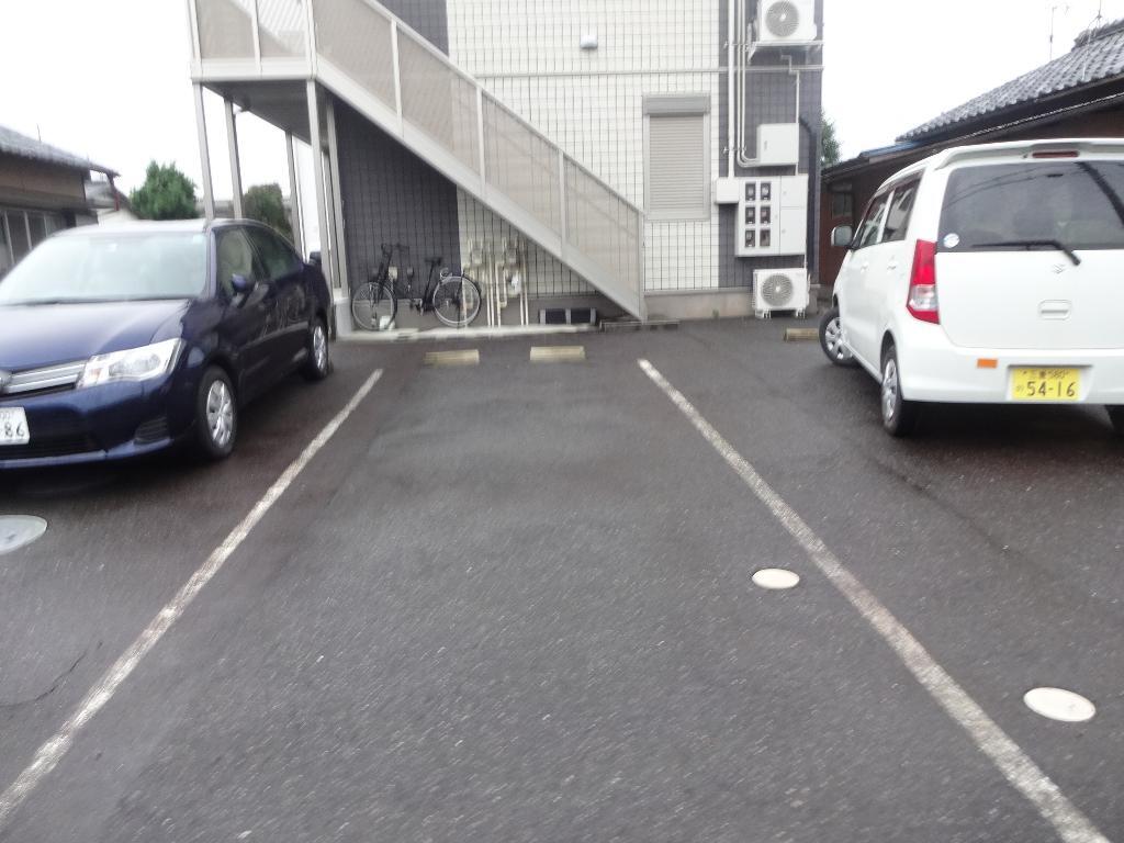 拡大写真：マロン 1階102の駐車場