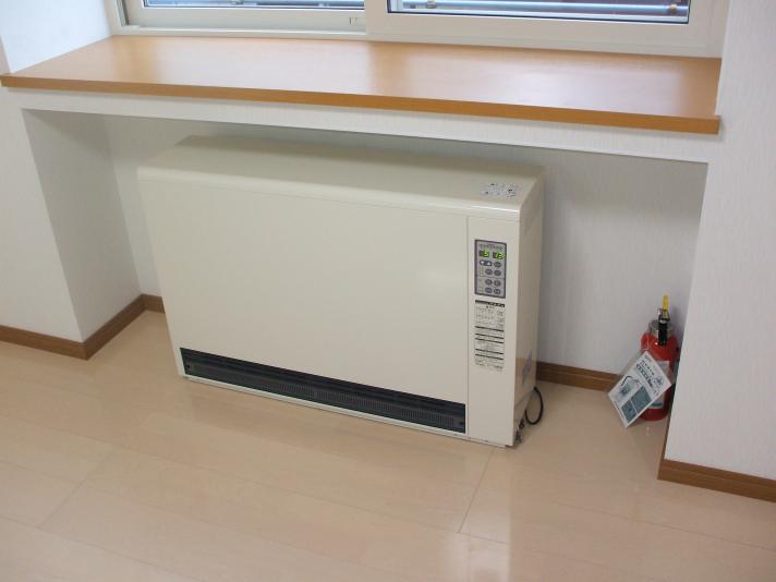 拡大写真:Mハイツ高砂13 2階206の蓄熱暖房機