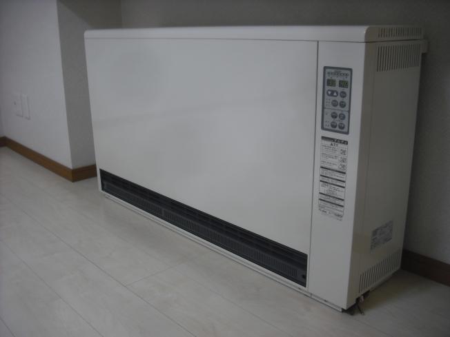 拡大写真:Mハイツ美園5 1階102の蓄熱暖房機