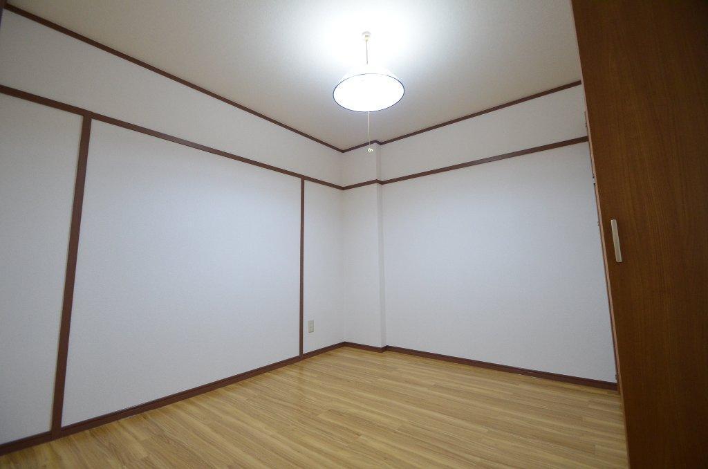 拡大写真:シャインハイツ入場 2階206のリビング