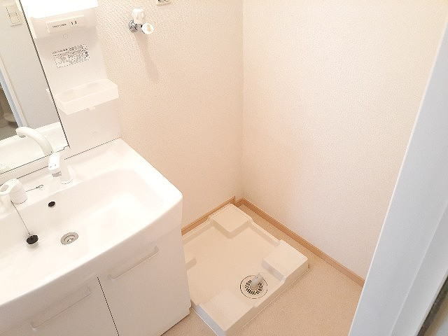 拡大写真:エクセントレア高畑南 弐番館 1階101の洗濯機置場
