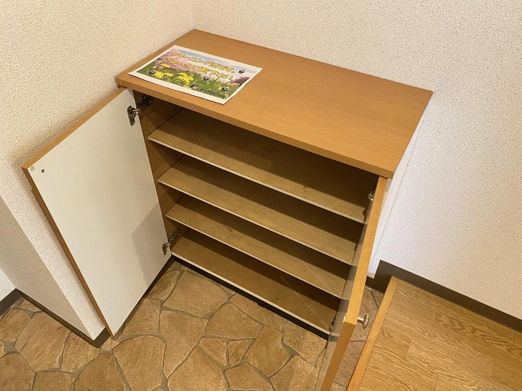 拡大写真:サープラス旭 1階102の下駄箱