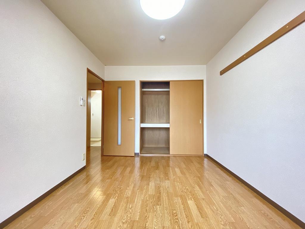拡大写真:サープラス旭 1階102の室内