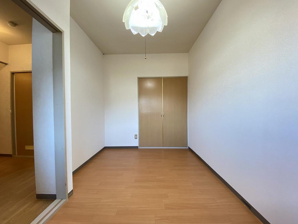 拡大写真:ロイヤルレジデンス六ツ暮 2階203の室内