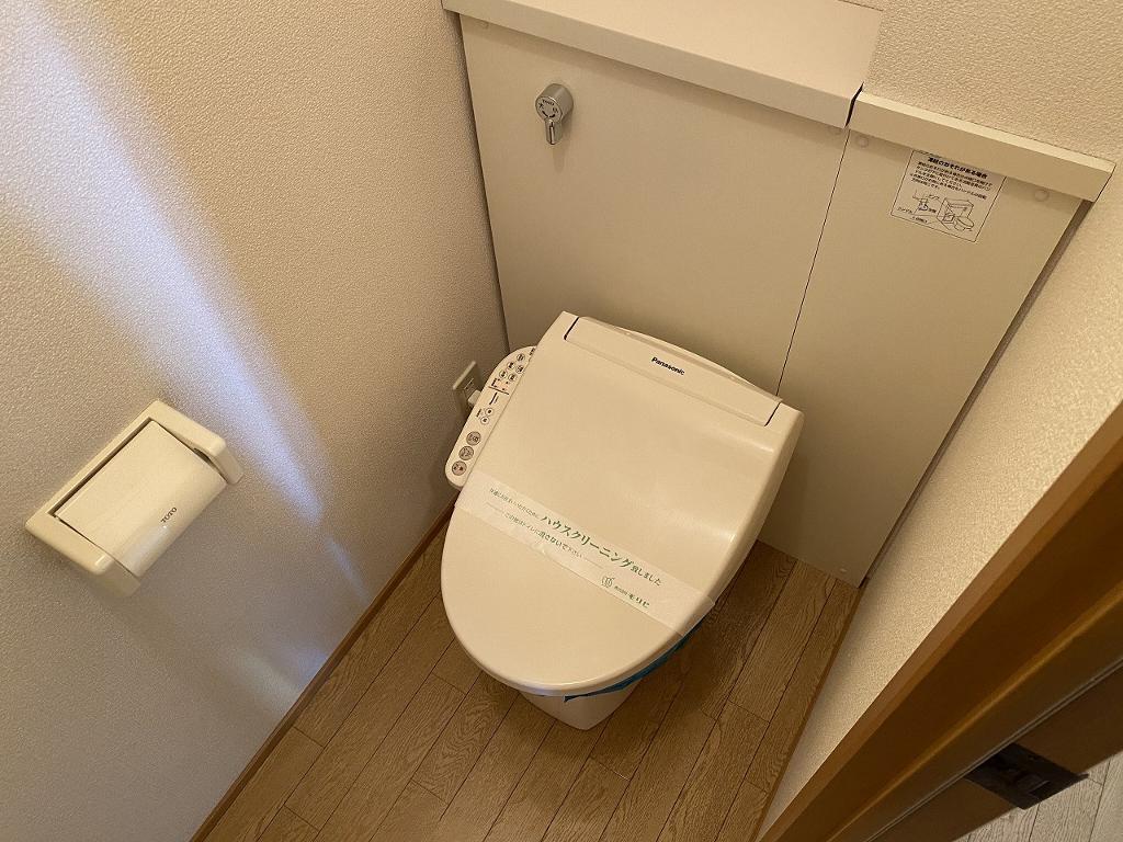 拡大写真:パティオ塩尻 1階101のシャワー付トイレ