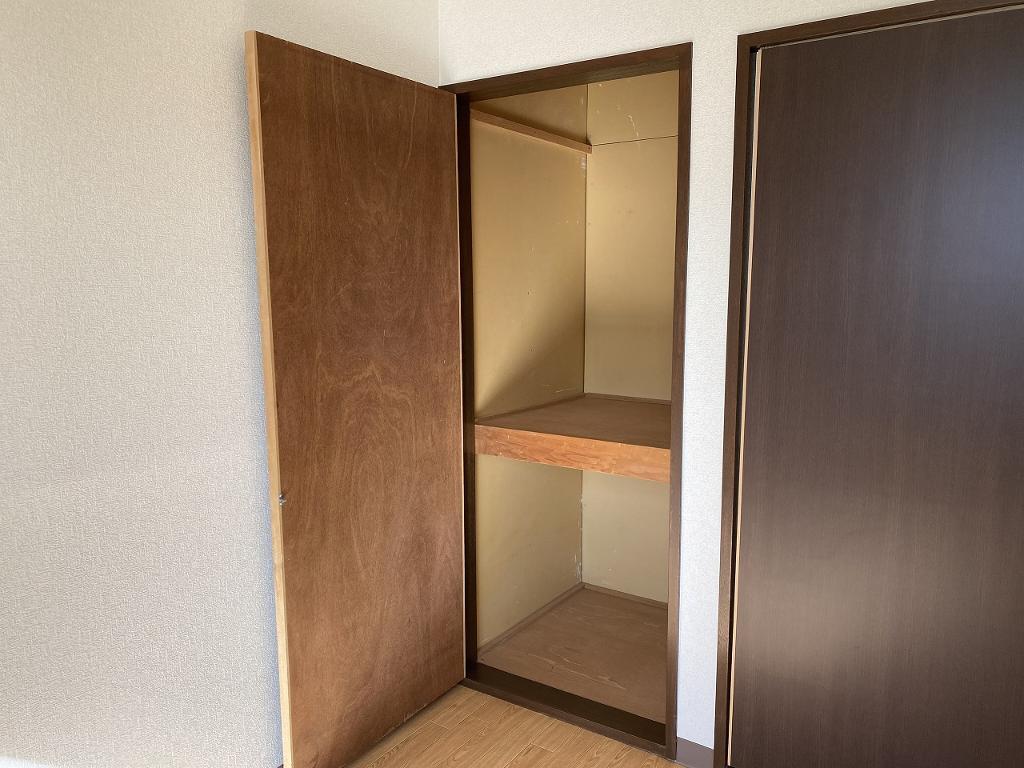拡大写真:ホワイトパレス 1階202の収納