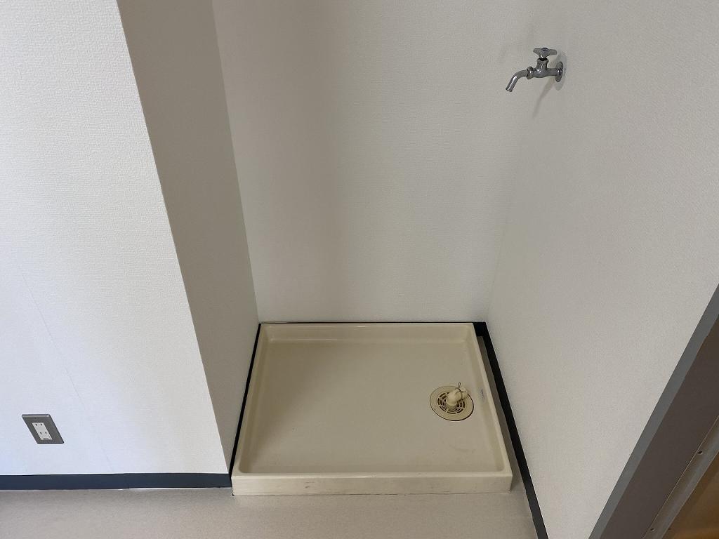拡大写真:本町セブンマンション 2階205の洗濯機置場