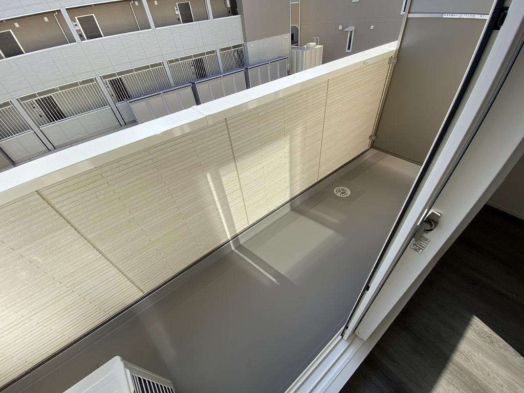 拡大写真:トリシア横町NORTH 2階206のベランダ
