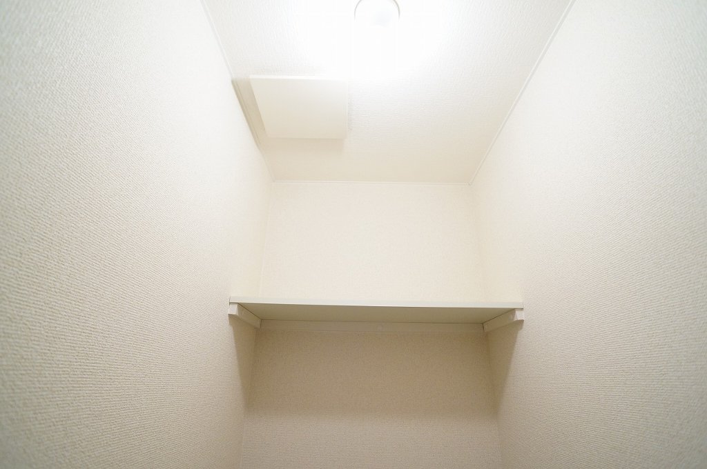 拡大写真:アセラ F201のトイレ棚