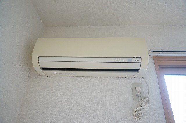 拡大写真:モナリエーレ B 1階105のエアコン