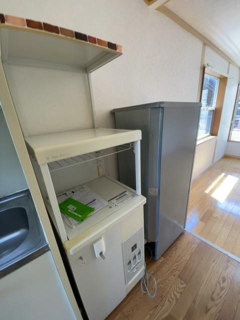 拡大写真:コーポ伊藤 1階104の冷蔵庫・棚(サービス品)