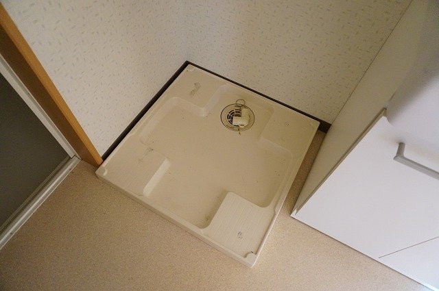 拡大写真:スプルース 2階201の洗濯機置き場(イメージ)