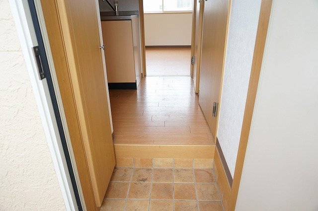 拡大写真:スプルース 2階201の玄関(イメージ)