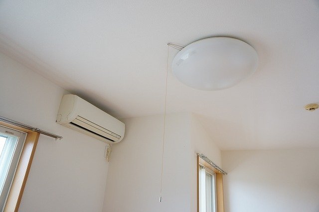 拡大写真:スプルース 2階201の本物件はエアコンのみ(イメージ)