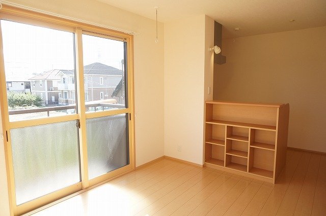 拡大写真:メゾンピコ A 1階101のリビング(イメージ)