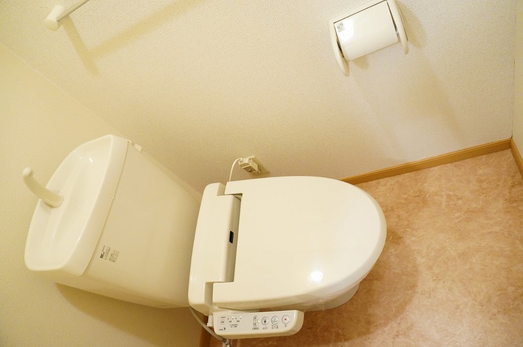 拡大写真:エーデルハイム 1階101のシャワー付トイレ
