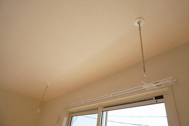 拡大写真:サンポーチ陽だまりA 1階101の室内物干し(イメージ)