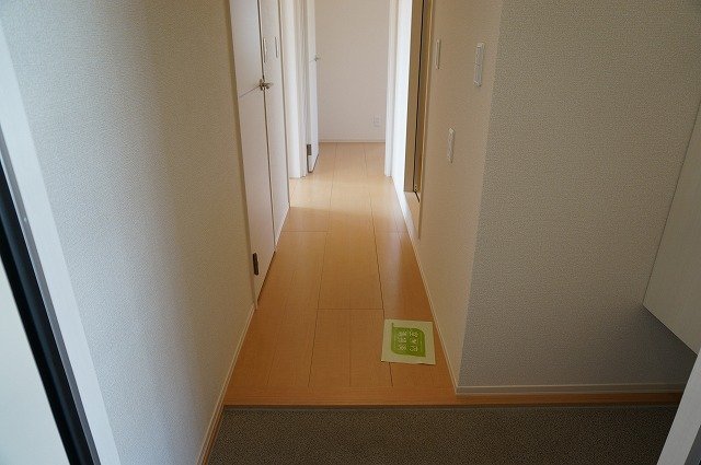 拡大写真:サンポーチ陽だまりA 1階101の玄関(イメージ)