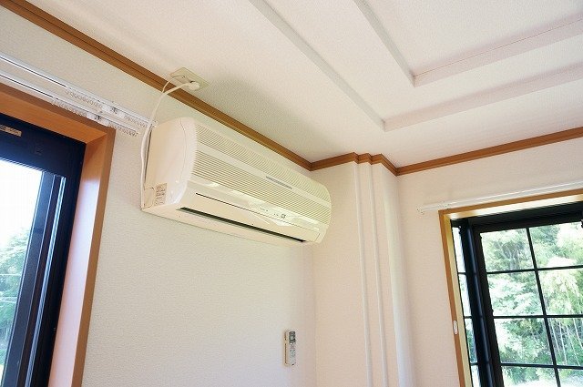 拡大写真:カーサハピネス 1階102の洋室エアコン(イメージ)