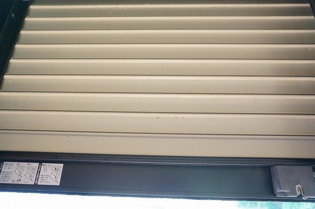 拡大写真:カーサハピネス 1階102のシャッター雨戸(イメージ)