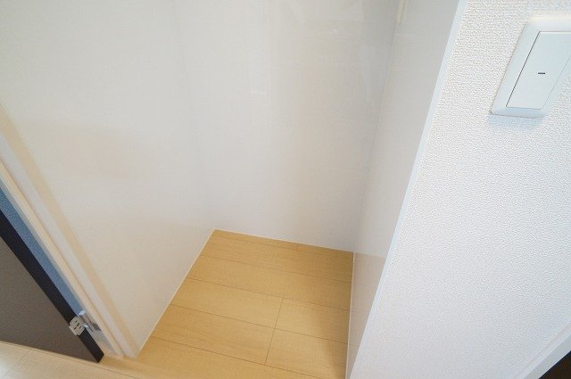 拡大写真:サクラーレ和泉 1階106の冷蔵庫置き場