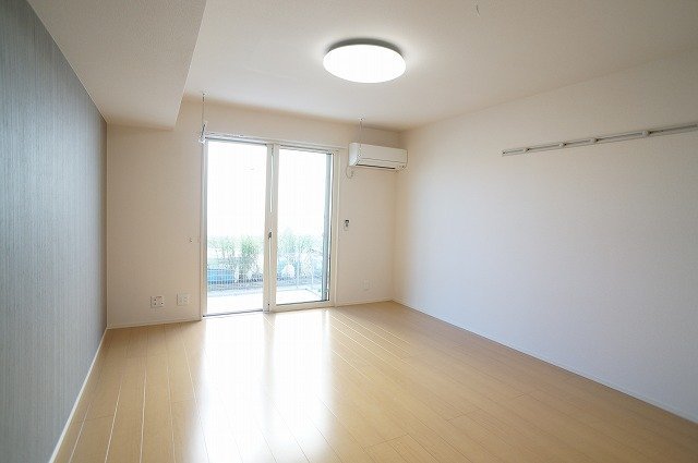 拡大写真:サクラーレ和泉 1階106の室内