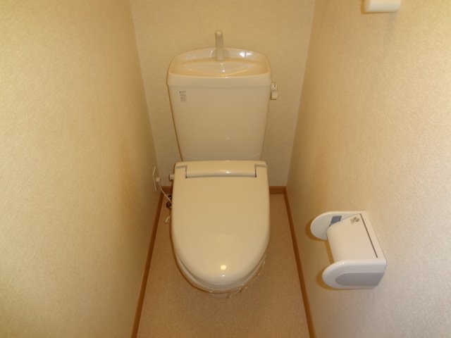 拡大写真:ルシヨン D棟 1階101の暖房便座