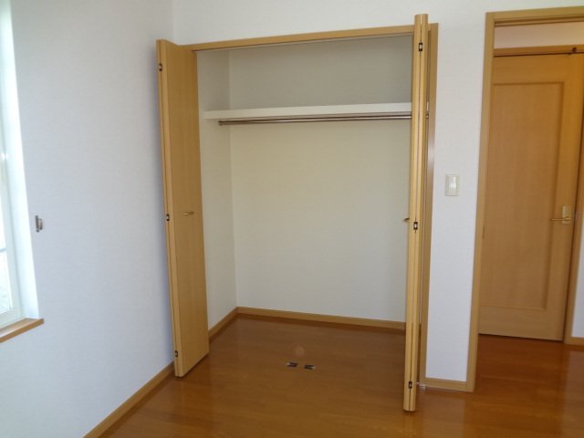拡大写真:ルシヨン D棟 1階101のクローゼット