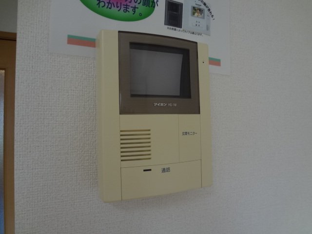 拡大写真:アイベルン 2階C202のカメラ付インターホン