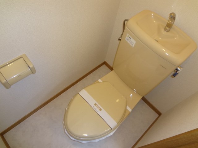 拡大写真：松阪市鎌田町 4階407のトイレ