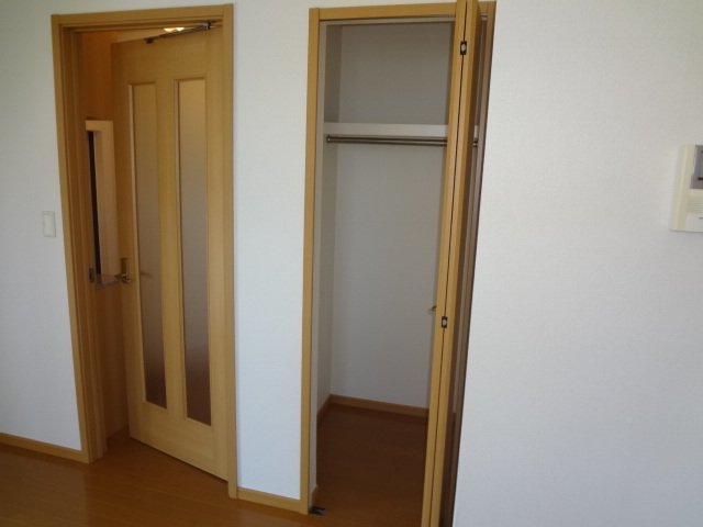 拡大写真：フェリーチェ　Ａ棟 1階105のクローゼット