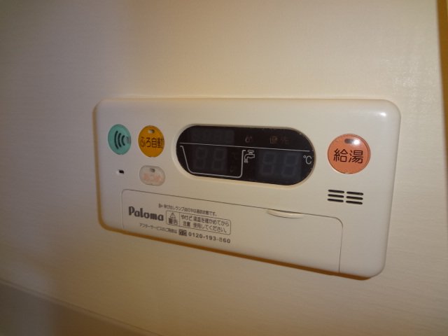 拡大写真：フェリーチェ　Ａ棟 1階105の給湯器リモコン