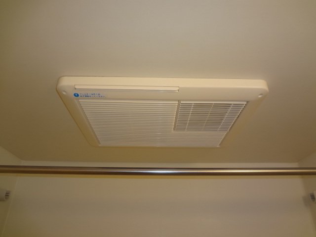 拡大写真：フェリーチェ　Ａ棟 1階105の浴室乾燥機