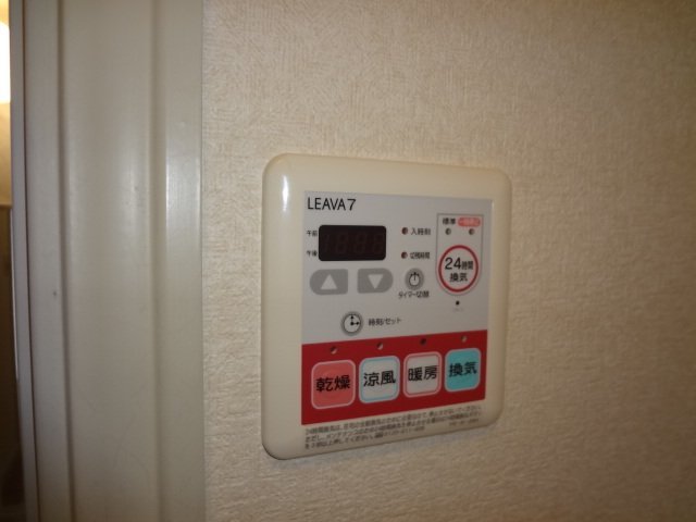 拡大写真:ビューフォート 1階102の浴室乾燥機