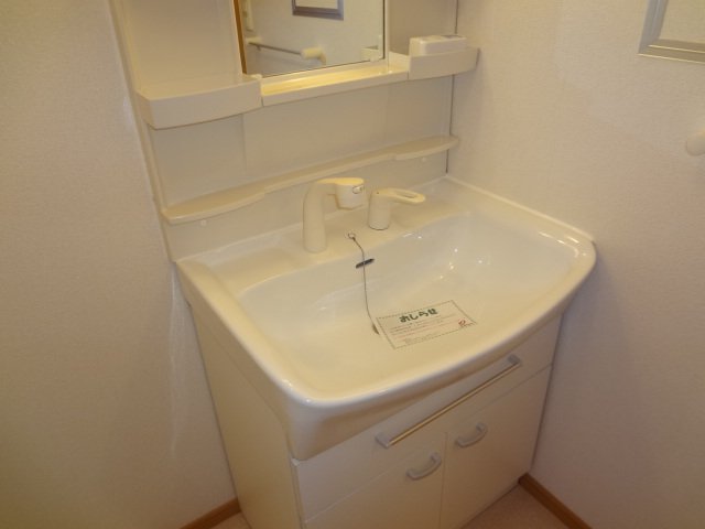 拡大写真：メッゾ　マーヴェラス　 1階B101の洗髪洗面化粧台