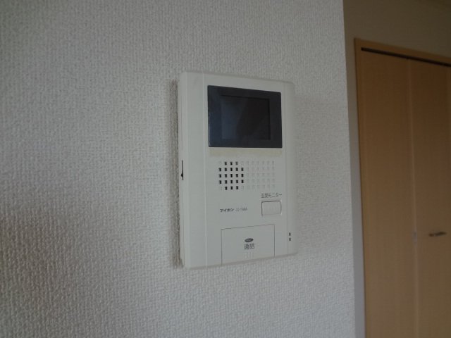 拡大写真:メゾンアイリス 1階B101のカメラ付インターホン