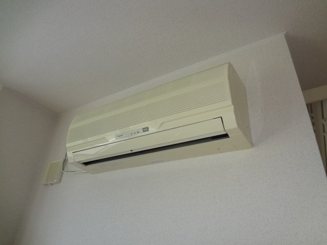 拡大写真:アップステアーズ 2階202のエアコン