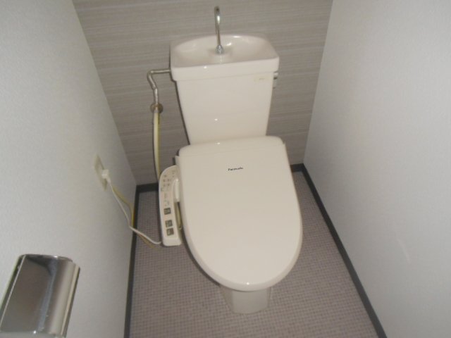 拡大写真: ホワイトハイツ 2階205のトイレ