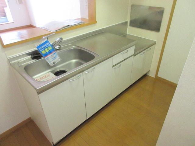 拡大写真: アンソレイエⅠ 2階203のキッチン