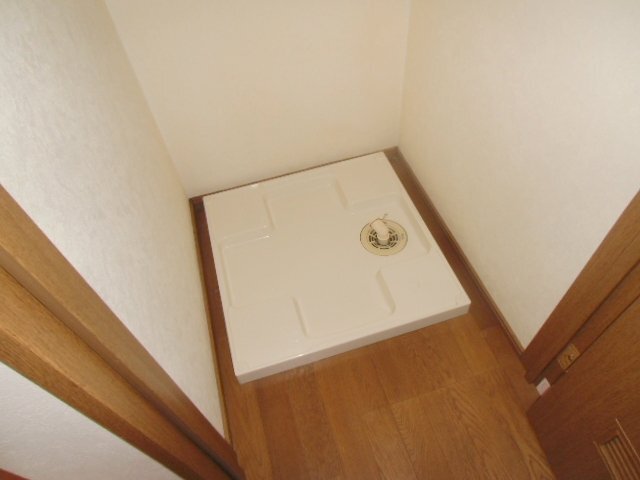 拡大写真：　第一秋善ビル 2階205の洗濯機置場(イメージ)