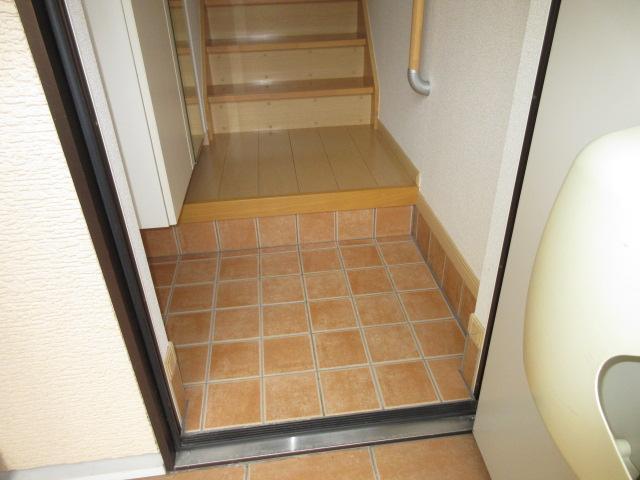 拡大写真: カレックスⅡ 2階201の玄関
