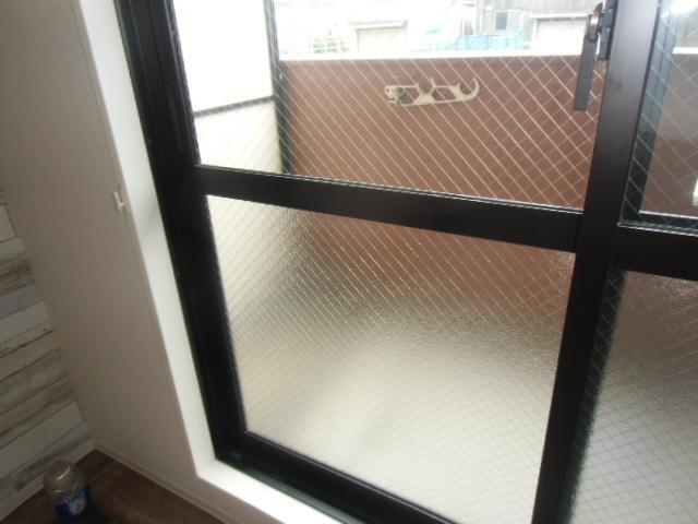 拡大写真: グランドハイツ豊山Ⅰ 2階201のワイヤー入ガラス(イメージ)