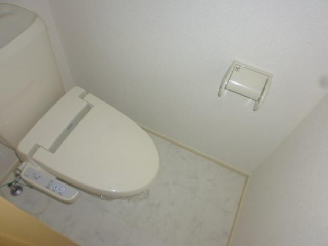 拡大写真:倉敷市連島5丁目 1階101のシャワー付トイレ