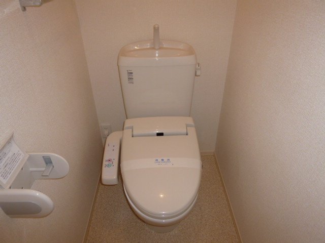 拡大写真:倉敷市児島下の町9丁目 2階201のシャワー付トイレ