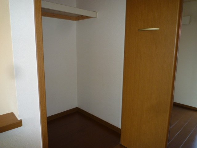 拡大写真:倉敷市福田町古新田 103のクローゼット
