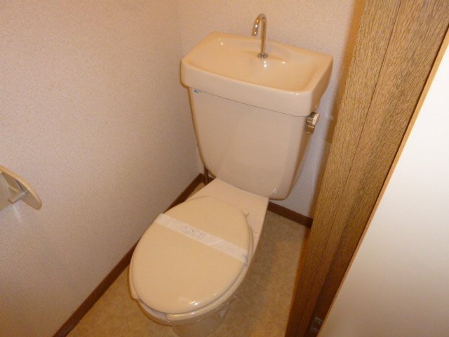 拡大写真:倉敷市連島町鶴新田 2階201のトイレ