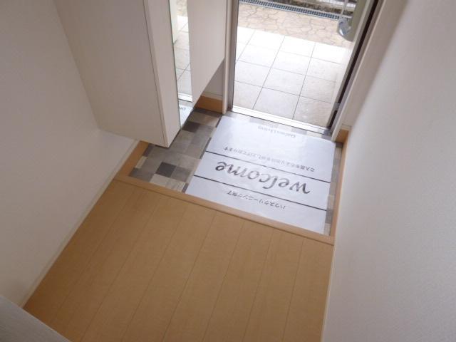 拡大写真:倉敷市亀島2丁目 2階202の玄関
