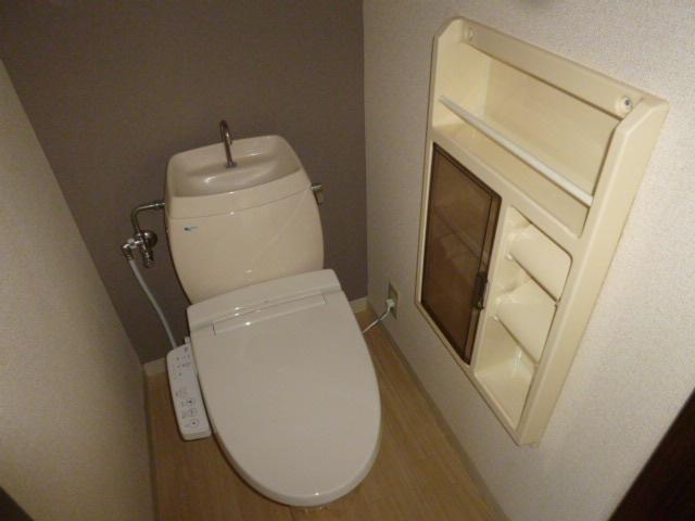 拡大写真:倉敷市連島中央4丁目 1階102のシャワー付トイレ