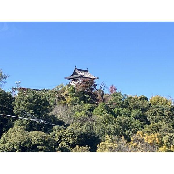 拡大写真：グランドール犬山 4階401の犬山城を一望