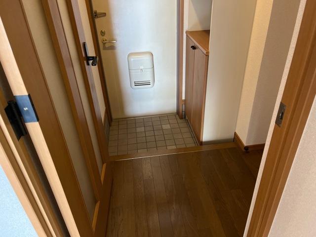 拡大写真：エンジェルウイング 1階106の玄関